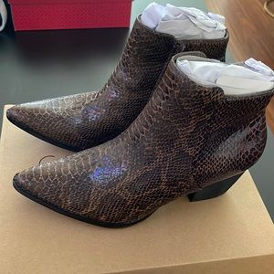 Brand new original box Coconuts by Matisse Western booties